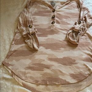 Como Vintage Beige and Cream Long Sleeve Top